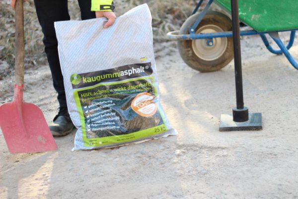 MEGASPARPACK! Kaugummiasphalt® 0/5 - 1000 kg (Eine Palette mit 40 Säcken zu je 25 kg) - Kaltasphalt / Reparaturasphalt – Bild 7